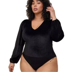 Torrid Velvet Black Velour Long Sleeve Bodysuit Size 4X V-Neck Balloon Sleeve
